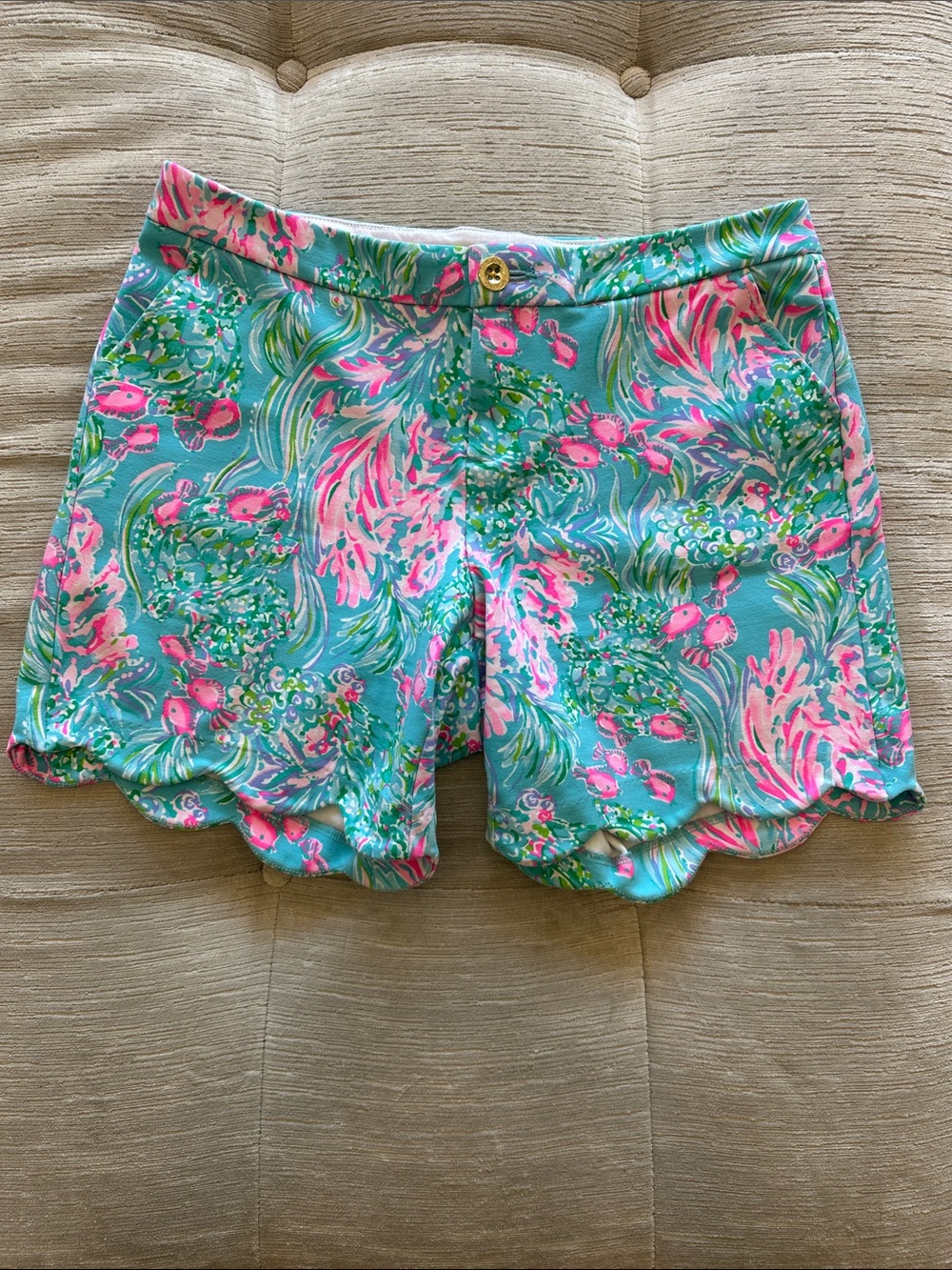 Lilly Pulitzer Luxletic Aqua/Pink Patterned Scallop Hem 5” inseam High Rise Shor